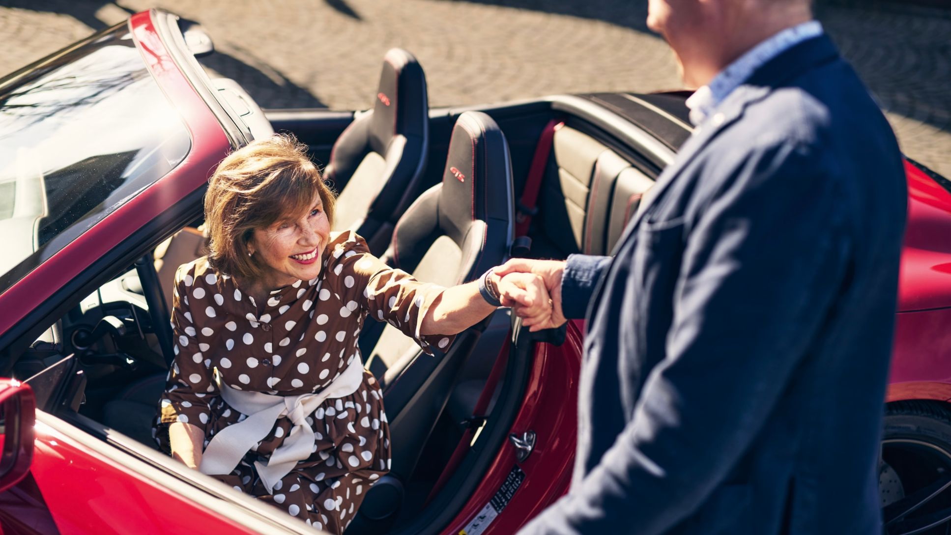 Isabelle and Stefan Saxer, 911 Carrera 4 GTS Cabriolet, Meisterschwanden, 2026, Porsche Schweiz AG 