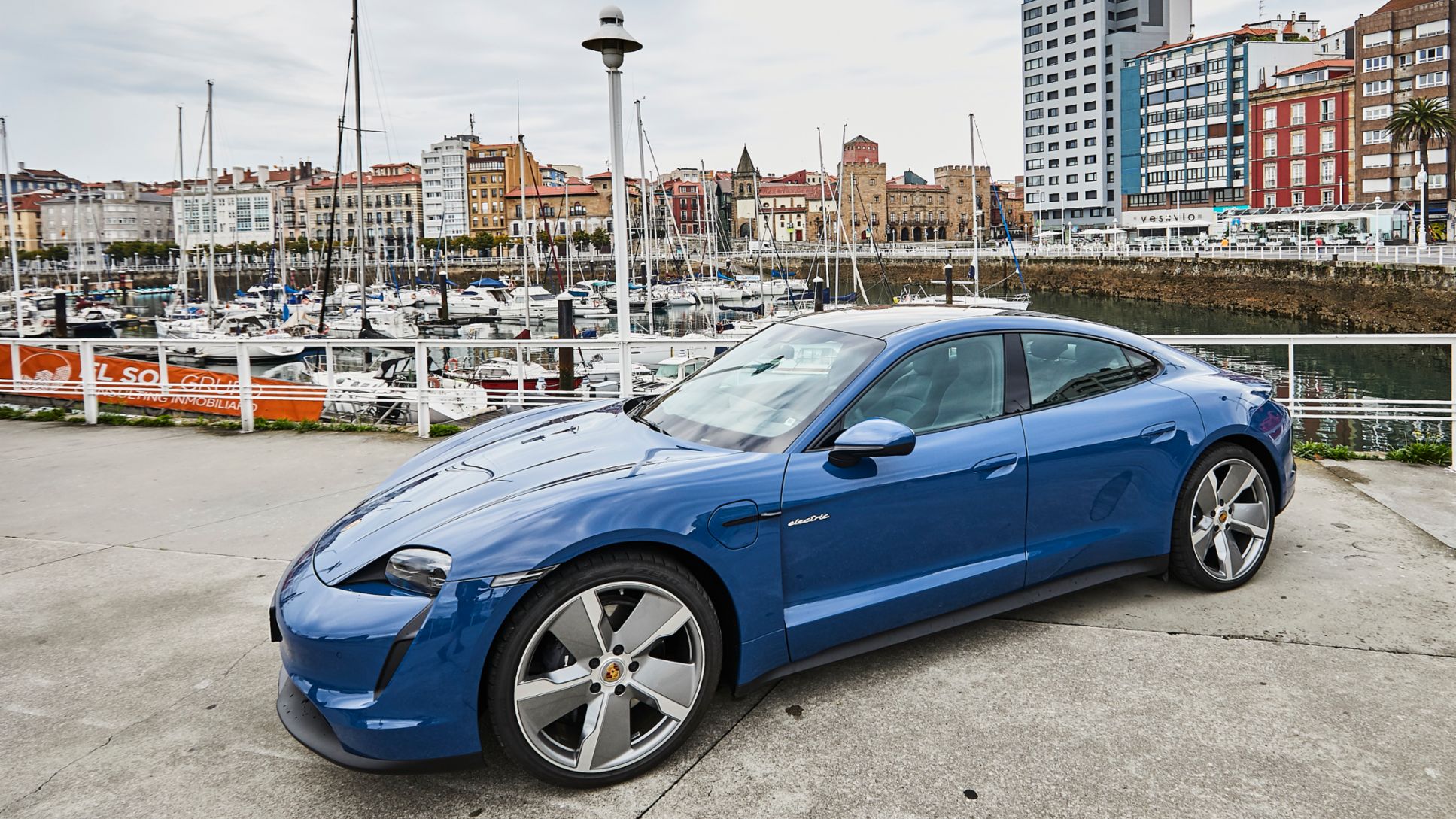 Porsche Taycan, ruta Gij&oacute;n - Madrid, 2021, Porsche Ib&eacute;rica