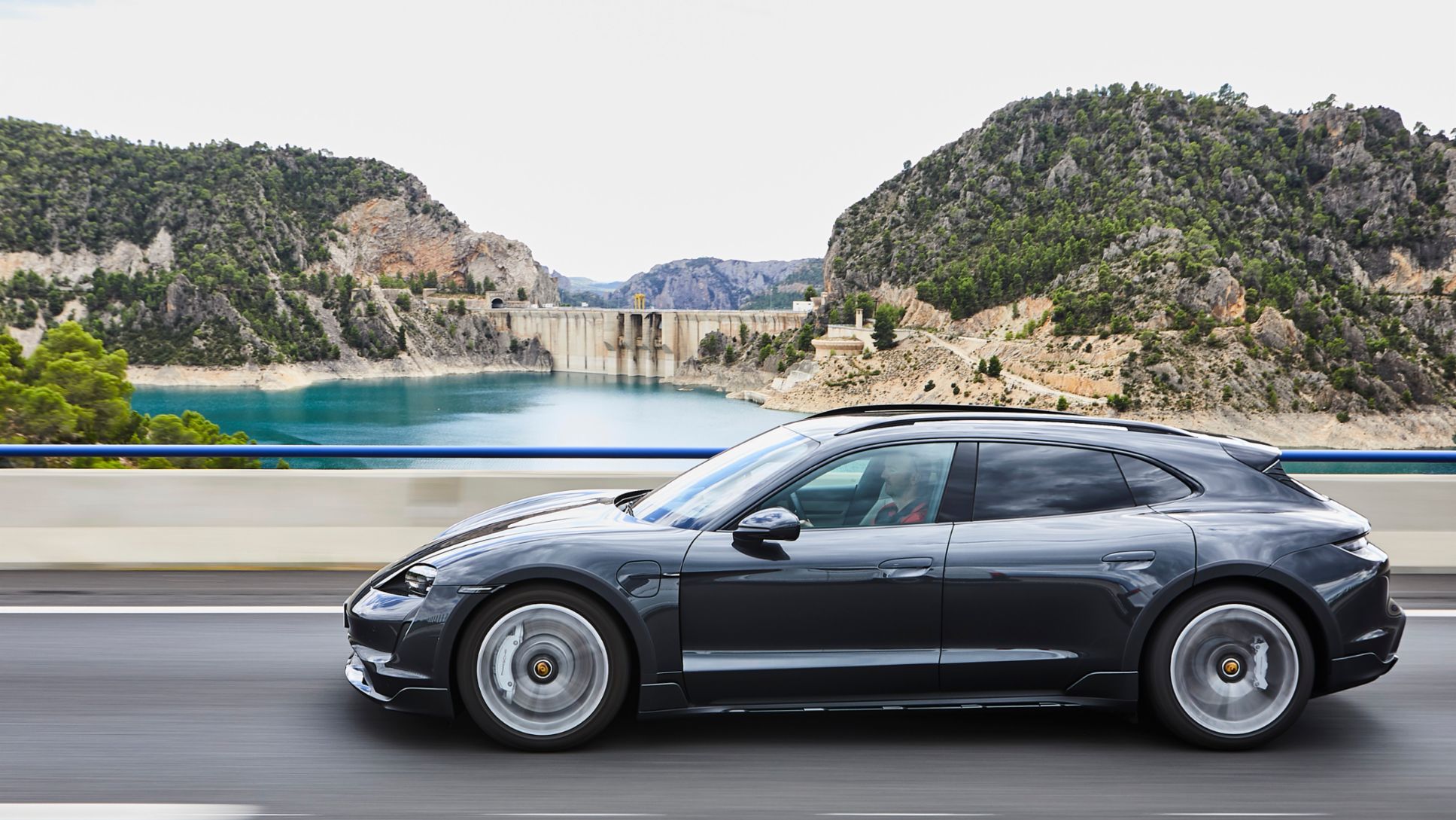 Porsche Taycan Turbo Cross Turismo, ruta Madrid - Valencia / Alicante - Madrid, 2021, Porsche Ib&eacute;rica