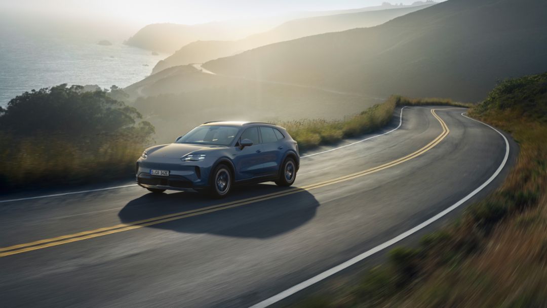 Porsche amplia la gamma di SUV completamente elettrici con la Cayenne S