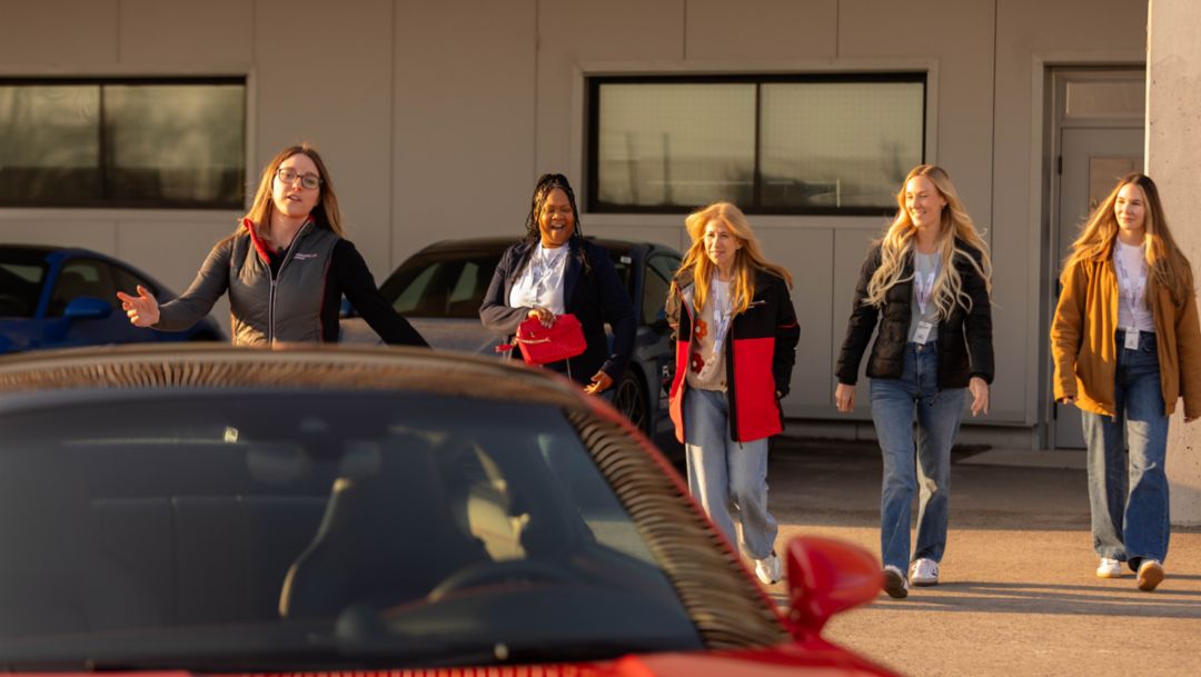 Le Centre d&rsquo;exp&eacute;rience Porsche de Toronto lance le programme &laquo; Exp&eacute;rience pour ELLE &raquo;