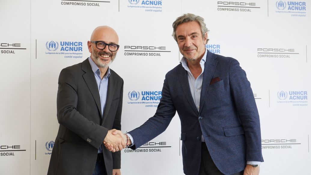 Francesco Sciacca, Director General del Comit&eacute; Espa&ntilde;ol de ACNUR, Tom&aacute;s Vill&eacute;n, Director General de Porsche Ib&eacute;rica (i-d), colaboraci&oacute;n Porsche Ib&eacute;rica - ACNUR para el programa "Emergencia en Ucrania", 2022, Porsche Ib&eacute;rica