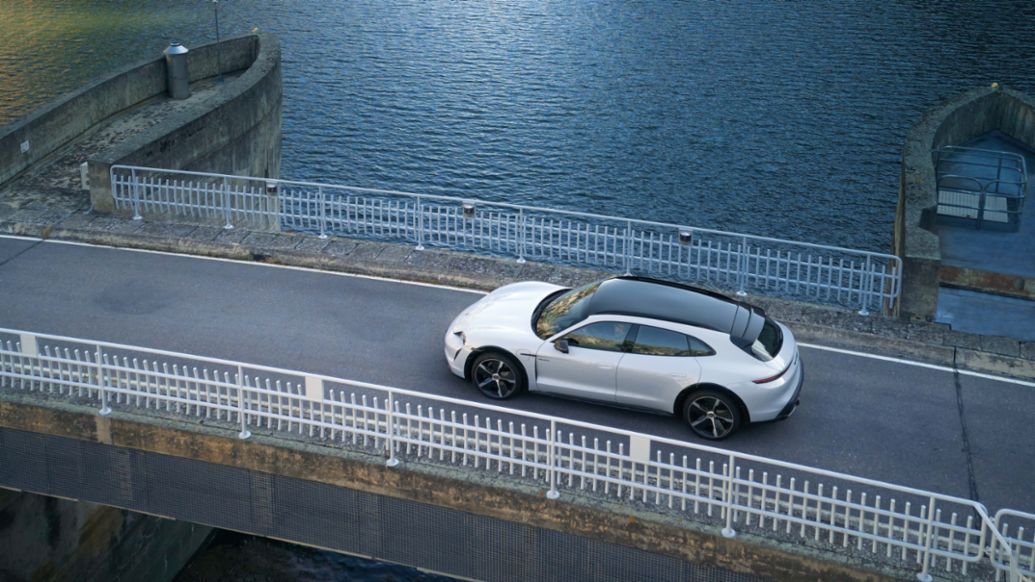 Porsche Taycan Turbo S Cross Turismo, central hidroel&eacute;ctrica Aldead&aacute;vila, 2023, Porsche Ib&eacute;rica