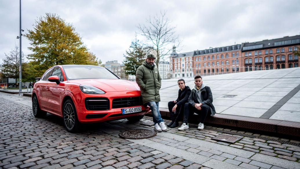 Niko H&uuml;ls, Mads Halling Gebuhr, Mathias Halling Gebuhr, l-r, Cayenne S Coup&eacute;, Roadtrip Back2Tape, Copenhagen, 2020, Porsche AG