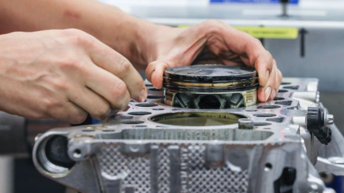 Pistons from the 3D printer, 2020, Porsche AG