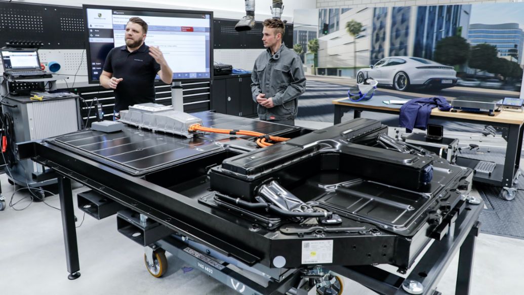 Taller de reparaci&oacute;n de bater&iacute;as de alta tensi&oacute;n, Zuffenhausen, 2022, Porsche AG