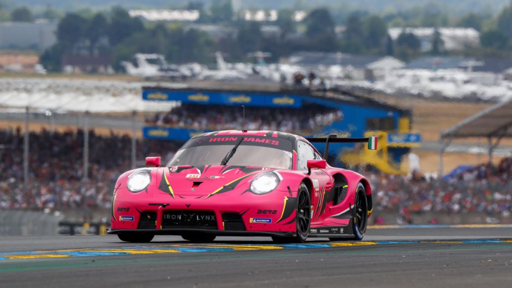 Porsche 911 RSR, Iron Dames (n&ordm; 85), Sarah Bovy (BEL), Rahel Frey (SUI), Michelle Gatting (DIN), carrera, 24 Horas de Le Mans, 2023, Porsche AG