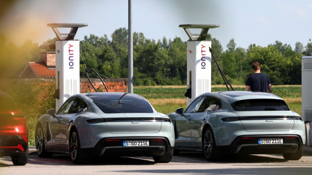 Taycan con bater&iacute;a Performance Plus, Taycan Sport Turismo con bater&iacute;a Performance Plus, viaje Stuttgart - Estambul - Stuttgart, 2024, Porsche AG