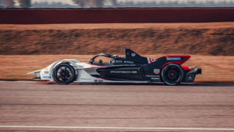 Test de pretemporada en Valencia para el equipo TAG Heuer Porsche de Fórmula E 