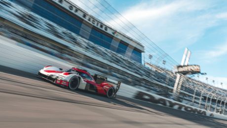 Porsche 963 conducts successful tests on legendary US racetrack