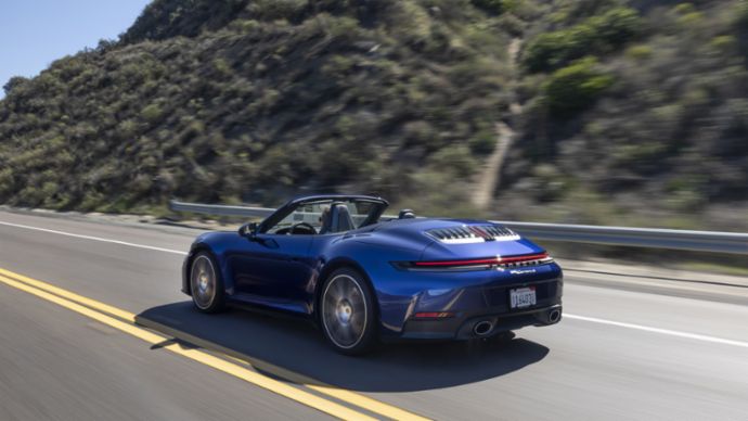 Gentian Blue Metallic 911 Carrera S Cabriolet