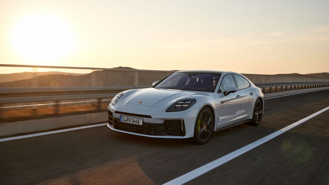 Porsche présente deux nouvelles versions e-hybrid de la Panamera