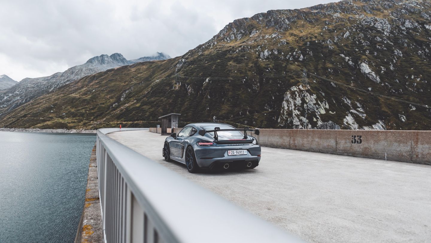 718 Cayman GT4 RS , Swiss Roads, 2024, Porsche Schweiz AG