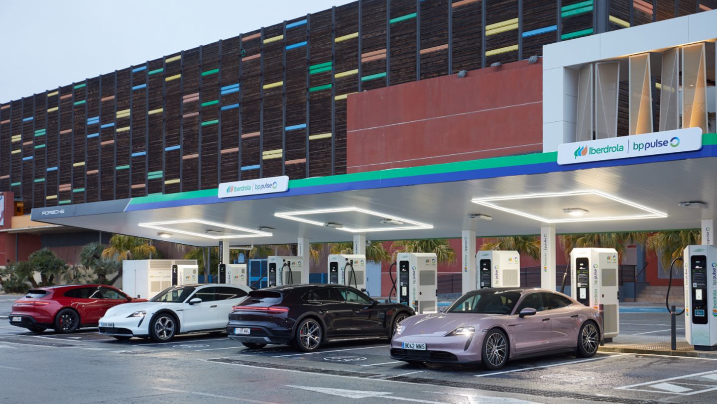 Estación de carga ultrarrápida de Porsche e Iberdrola / bp pulse, Murcia, 2024, Porsche Ibérica