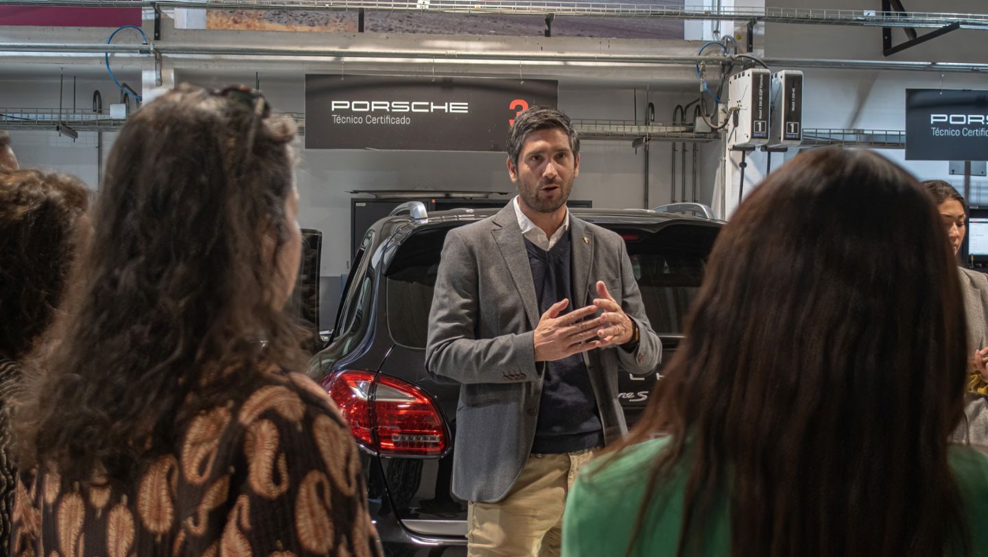 Cristian Tagle, Gerente Técnico Porsche Chile, Taller Mes de la Mujer, Porsche Center Santiago, Chile, 2026