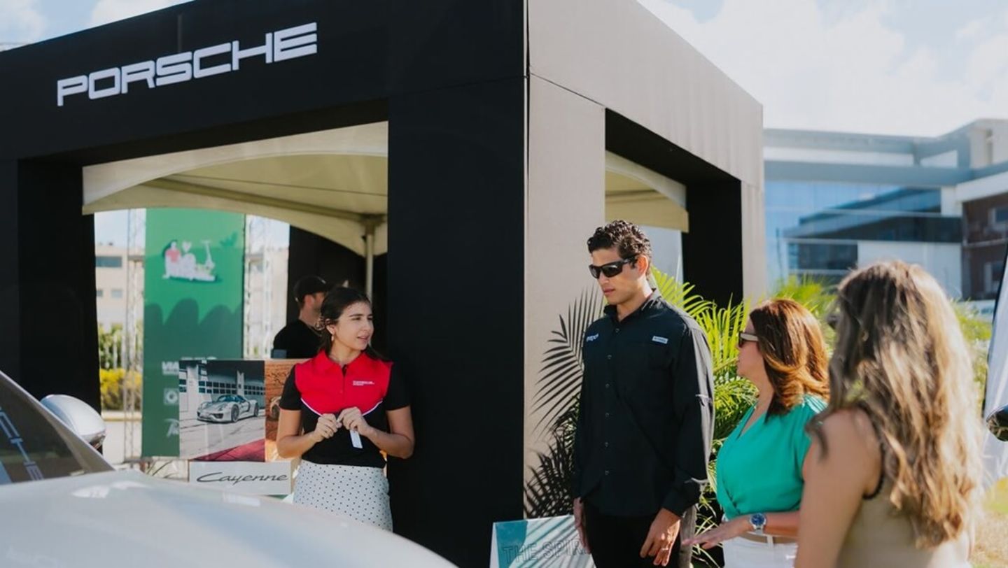 Porsche presenta su oferta movilidad eléctrica en República Dominicana durante el Evergo Fest.