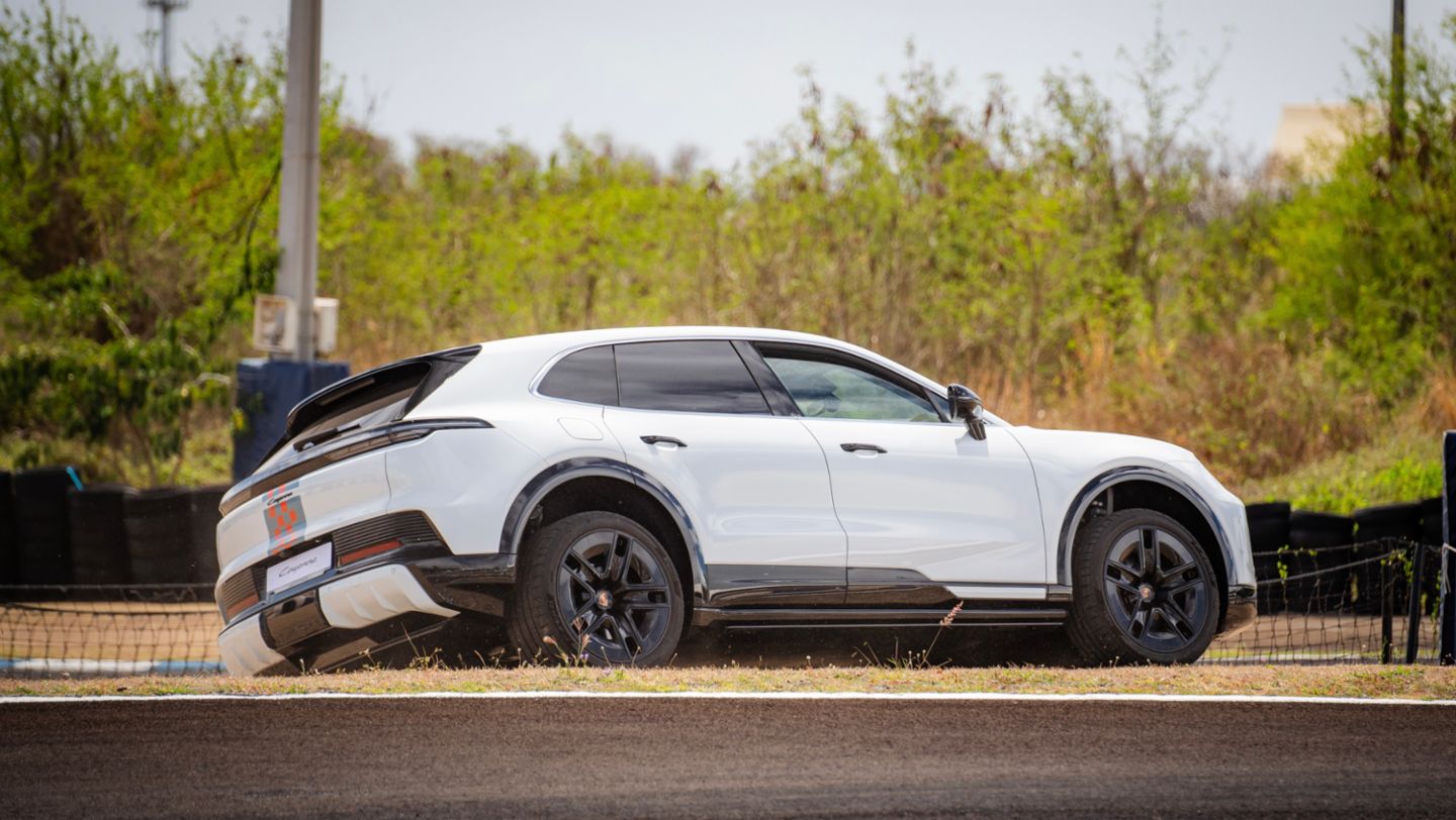 Cayenne Electric, 2026, Porsche Middle East