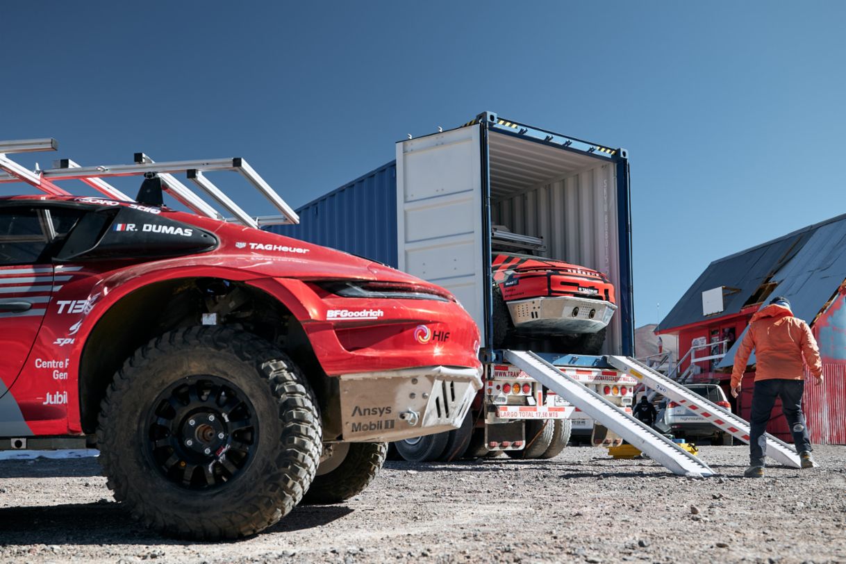 Porsche 911 achieves new altitude world record