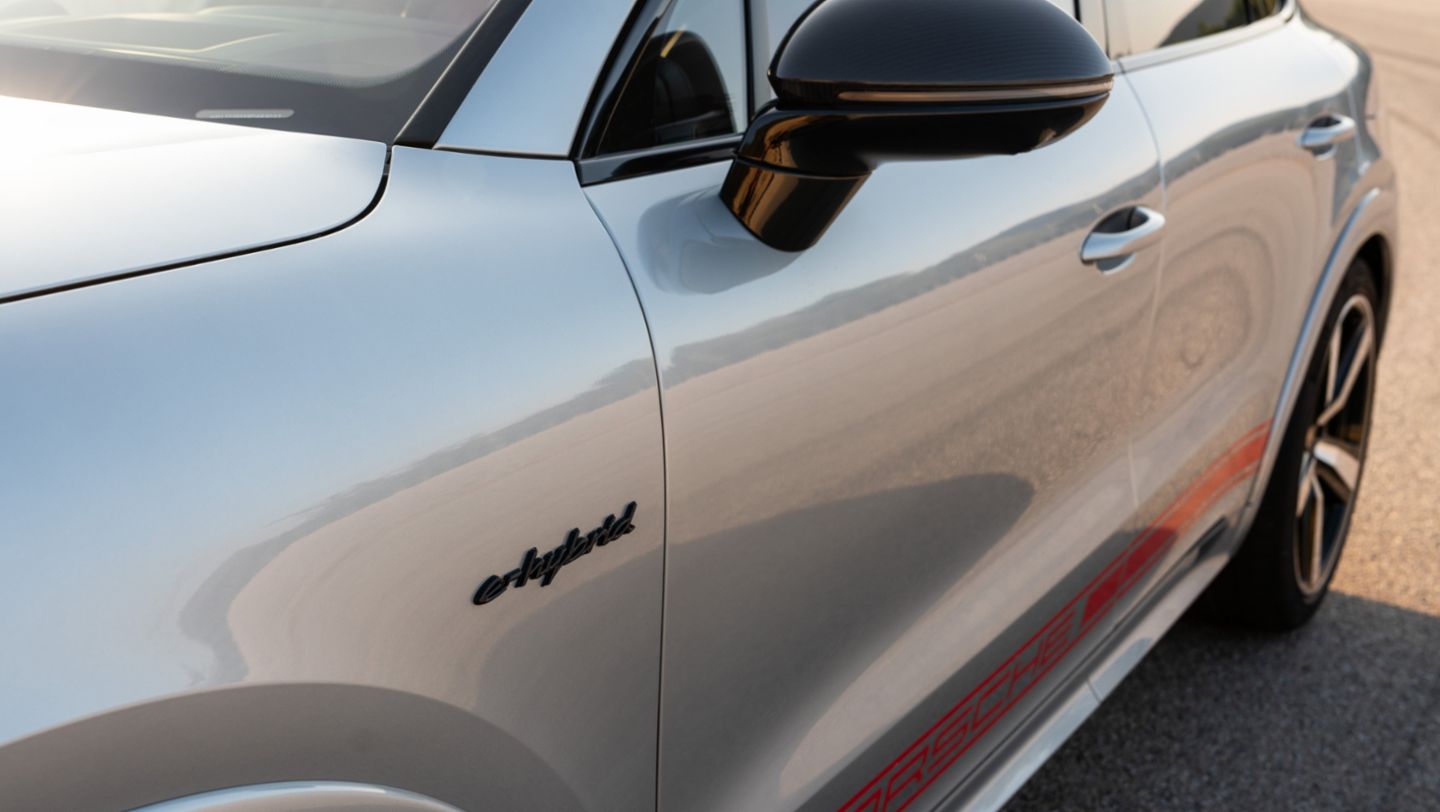 Cayenne Turbo E-Hybrid Coupé - Dolomite Silver Metallic