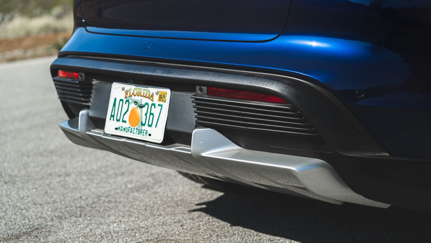 2021 Taycan Turbo Cross Turismo, Gentian Blue, 2021, PCNA