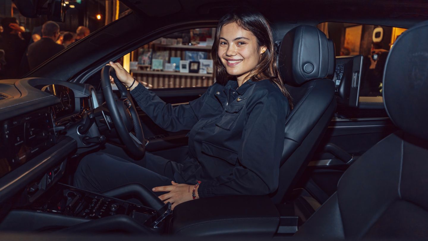 Porsche Brand Ambassador Emma Raducanu, Porsche NOW brand store, London, 2023, Porsche AG