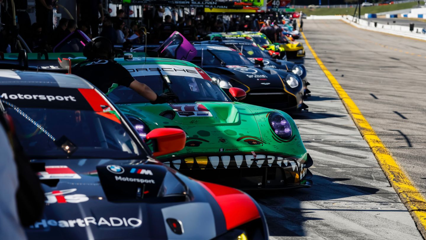 Porsche 911 GT3 R, AO Racing (#77), Laurin Heinrich (D), Michael Christensen (DK), Julien Andlauer (F), IMSA, Road Atlanta, USA, 2024, Porsche AG