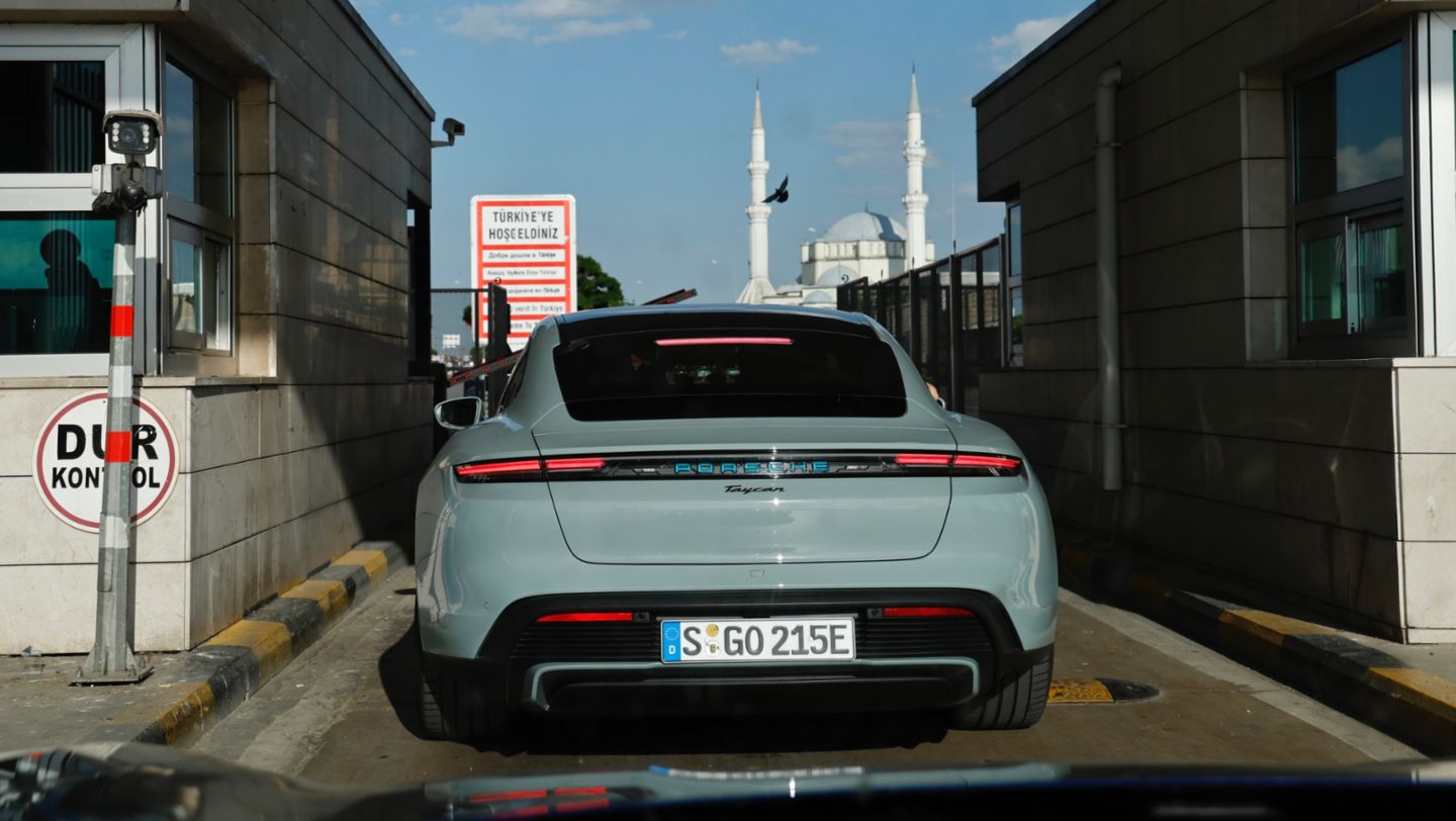 Taycan con batería Performance Plus, viaje Stuttgart - Estambul - Stuttgart, 2024, Porsche AG