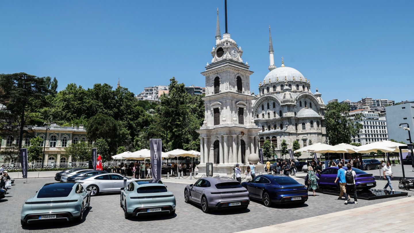 Taycan con batería Performance Plus, Taycan Sport Turismo con batería Performance Plus, Taycan Turbo GT, viaje Stuttgart - Estambul - Stuttgart, 2024, Porsche AG