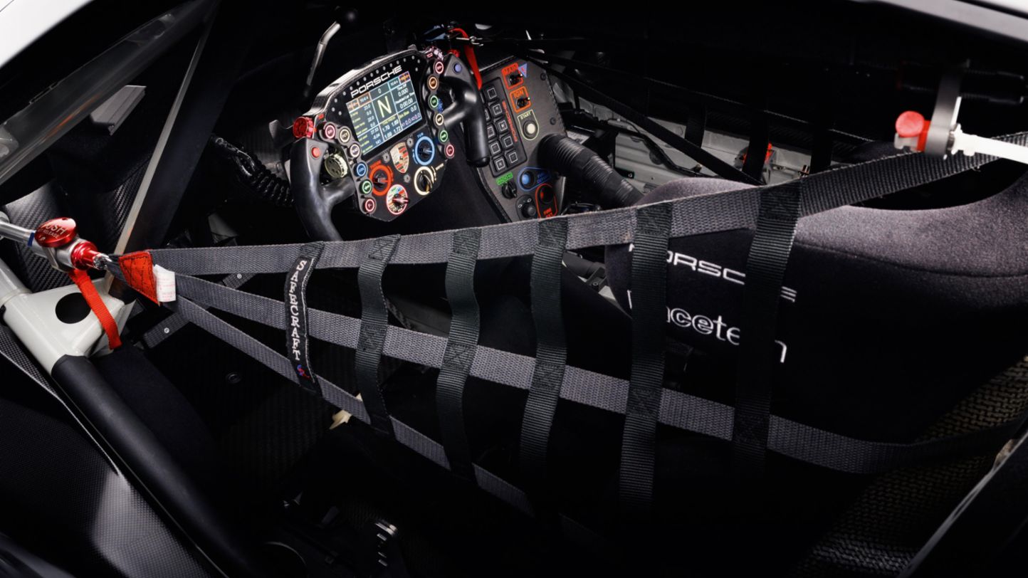 911 RSR (2019 model year), Porsche AG